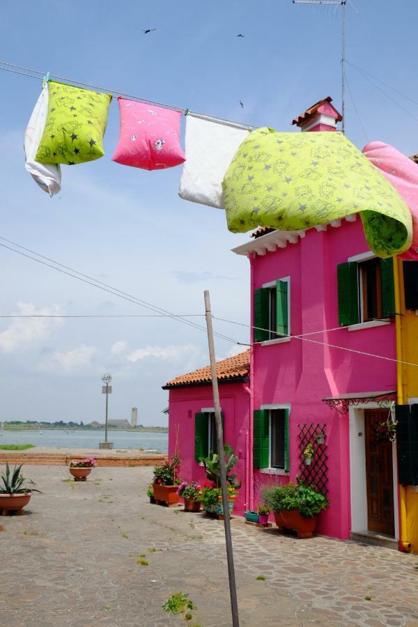 Night Galleria Holiday Home - Bed & Art In Burano - The Pink House Buitenkant foto